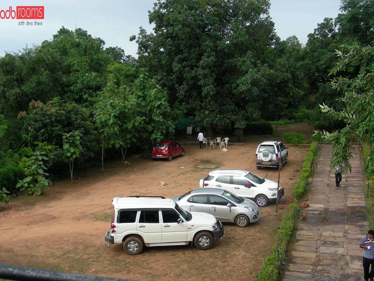 Adb Rooms Ashoka Resort Tāla Exterior photo